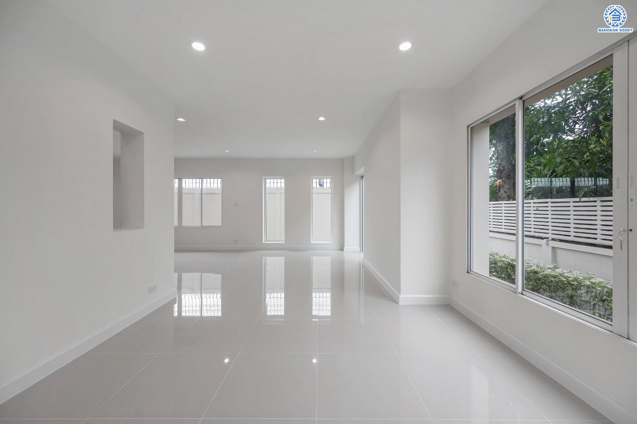 บ้านมือสองตกแต่งใหม่ โครงการ อนันตธารา ทวีวัฒนา เนื้อที่ 61.6 ตร.ว. พื้นที่ใช้สอย 190.96 ตร.ม. ฟังก์ชันจัดเต็ม 3 ห้องนอน 3 ห้องน้ำ จอดรถได้ 2 คัน ตอบโจทย์ทุกการเดินทาง บนทำเลศักยภาพ ติดถนนบรมราชชนนี เชื่อมต่อทางคู่ขนานลอยฟ้า ใกล้รถไฟฟ้าสายสีน้ำเงิน "สถานีบางพลัด"